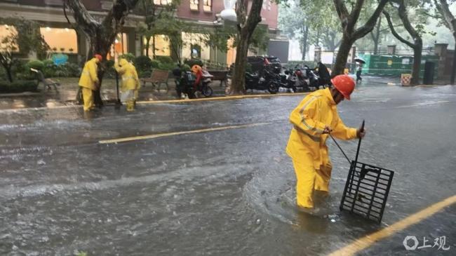 下沉式广场雨水倒灌积水已退 城区运行安全有保障