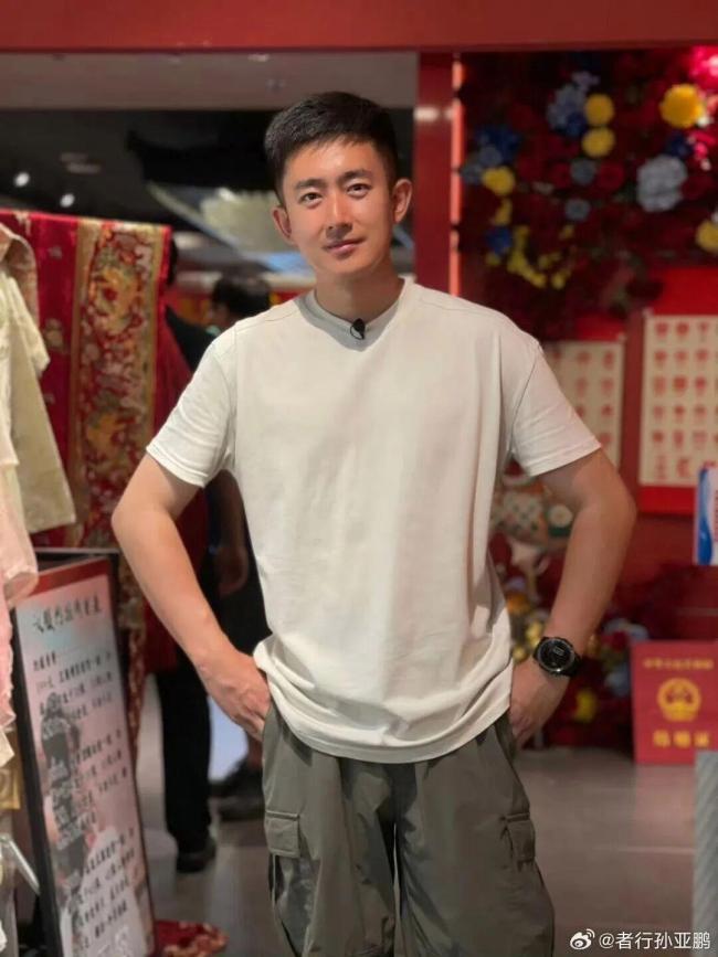 央视主播上新 迎来新面孔 孙亚鹏李秋莹亮相《中国新闻》