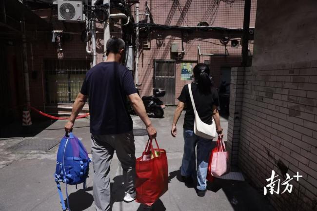 十几岁被拐囚禁8年逃出嫁人遭家暴 30年后终团圆