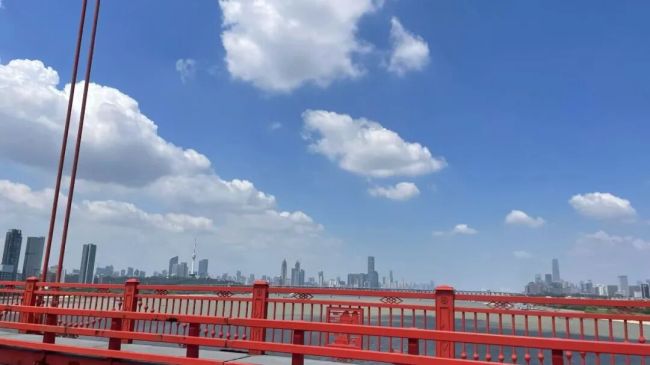 湖北猛降10℃暴雨将至 台风“白海豚”影响显著