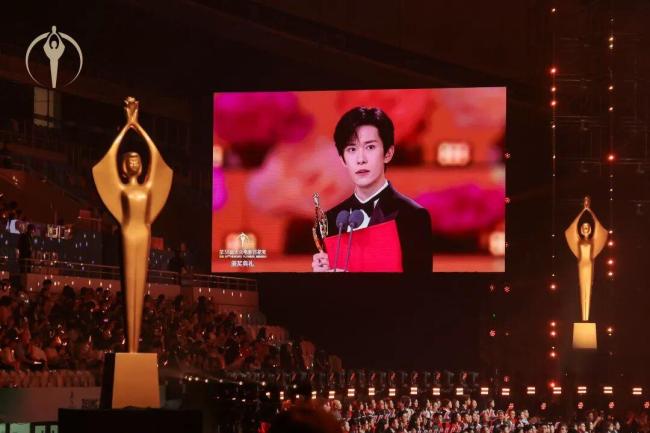 易烊千玺希望能够不断突破自己 留给时间