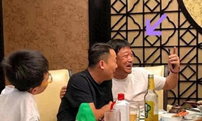 知名男演员私人饭局被偷拍