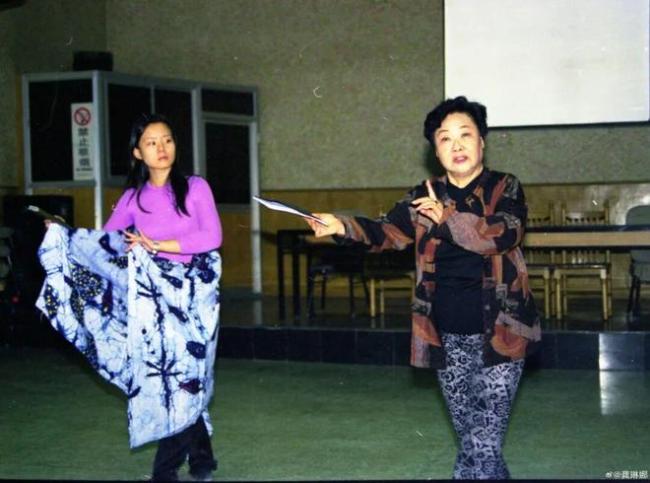 龚琳娜悼念恩师郭兰英 歌声永存