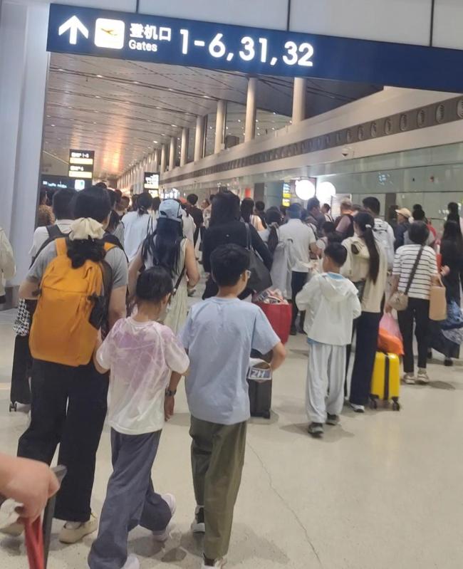 仅差10分钟 白海豚致航班备降运城 旅客经历高空惊魂