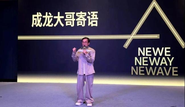 成龙说越是AI时代电影越要回到真实 真听真看真感受