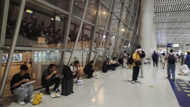 仅差10分钟 白海豚致航班备降运城 旅客经历高空惊魂