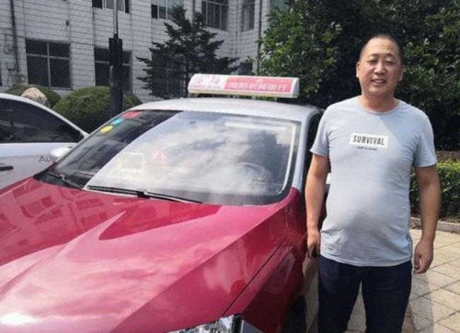 面馆瓷碗滑落被顾客稳稳接住 眼疾手快获老板赠饮