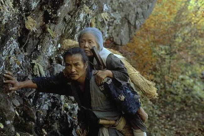 日本男子踩断母亲肋骨致死