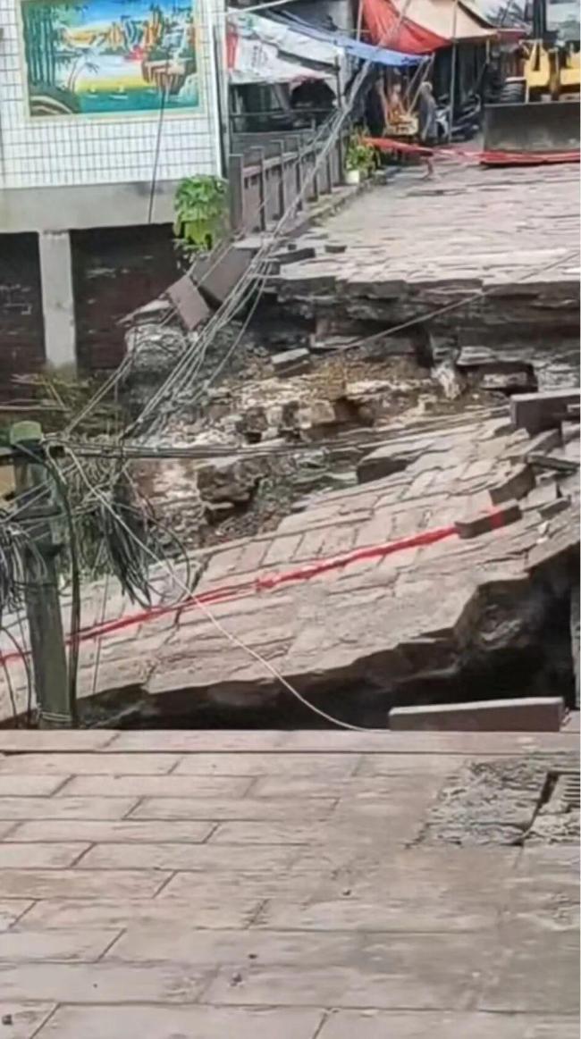 河南郏县上百年七孔石桥部分被冲塌 台风“白海豚”引发强降雨所致_新闻频道_中华网
