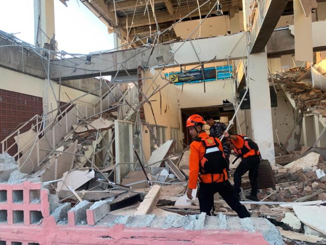 印尼7.7级地震已造成38人死亡 余震频繁引发警惕