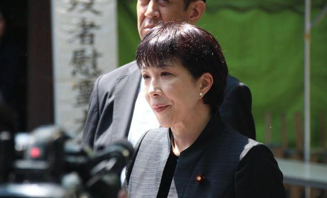 小泉进次郎拜鬼后又称和平 言行不一引发争议