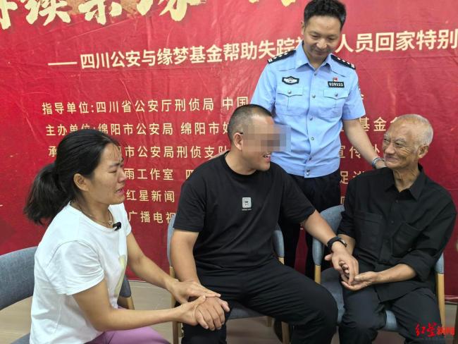 婴儿在姑姑家失踪 36年后找到家人 团圆时刻分发喜糖