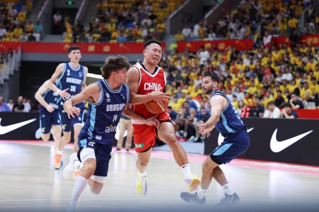 中国男篮热身赛不敌乌拉圭队 失误频发成关键