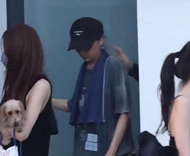 李嫣窦靖童宋妍霏一同现身