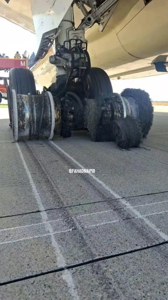 越航飞机起飞用尽4000米跑道惊险擦尾