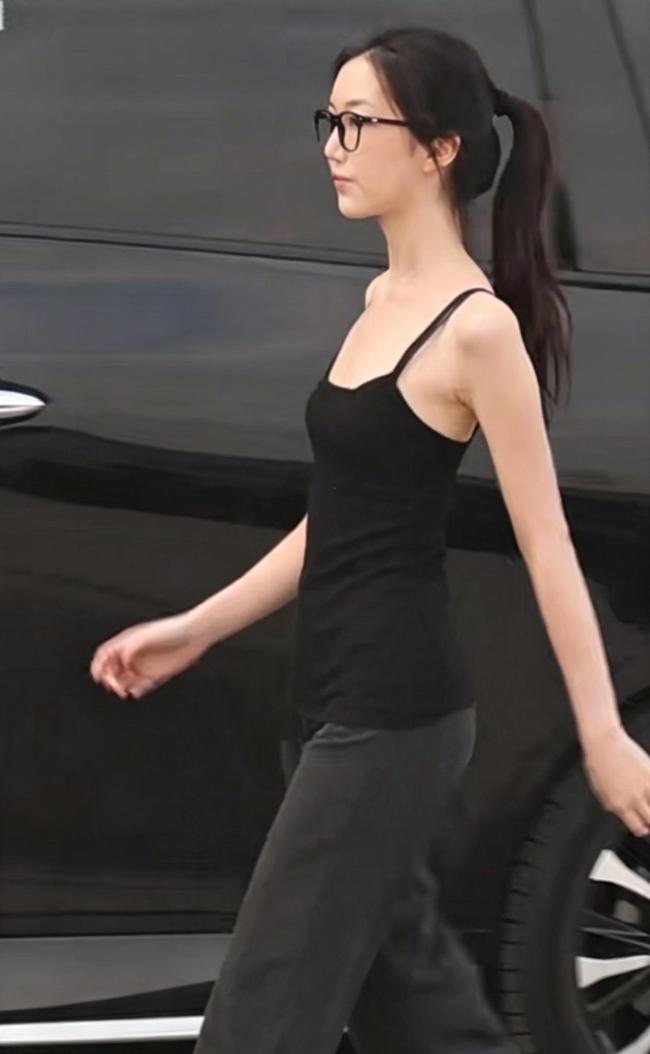 李嫣和同母异父姐姐窦靖童聚会 姐妹情深氛围好