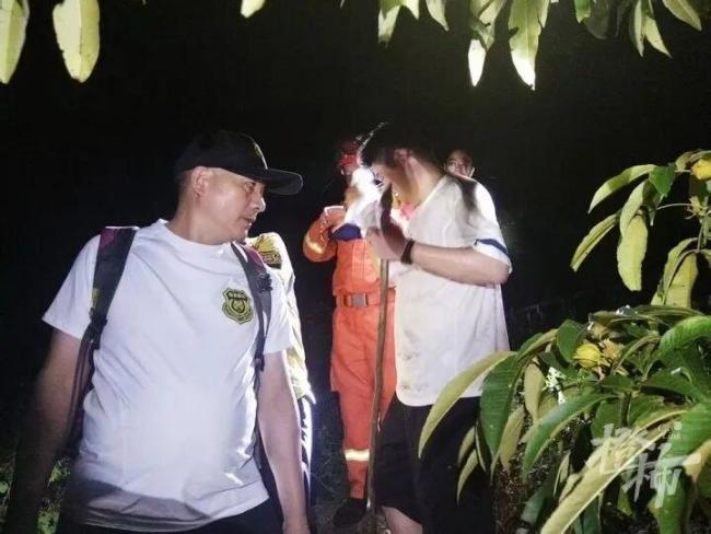 小伙吵架后跟着AI爬山被困无人区 救援持续四五小时