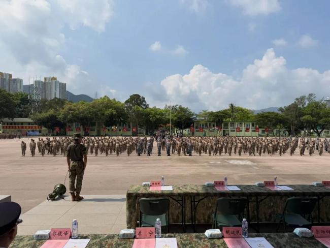 霍启刚分享儿子军事夏令营 16天锤炼成长