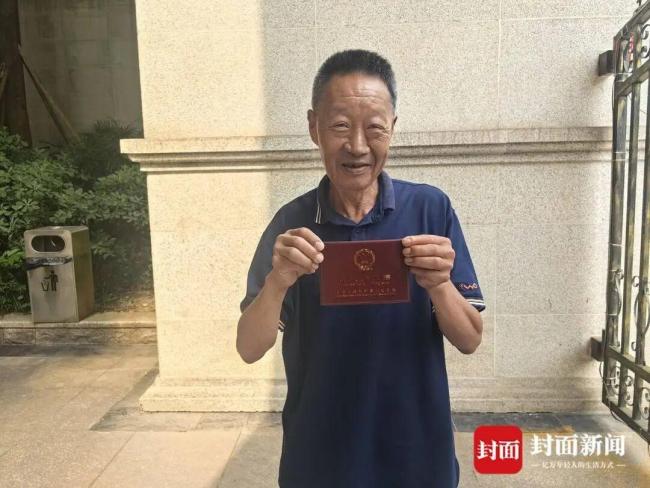 老板一句帮看房他留守深山25年 承诺守信感动人心