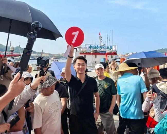 开渔后的第一波生猛海鲜已到广州 阳江鱼王3.8万元拍出
