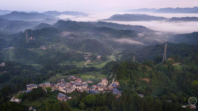 “走不快”的周医生 山路上的健康守护者