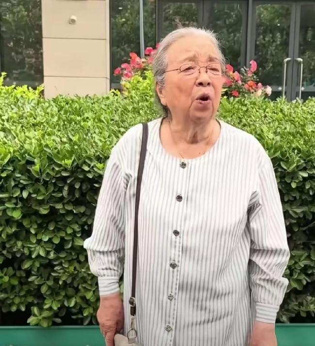 菜市场偶遇90岁李明启老师 角色之外的她