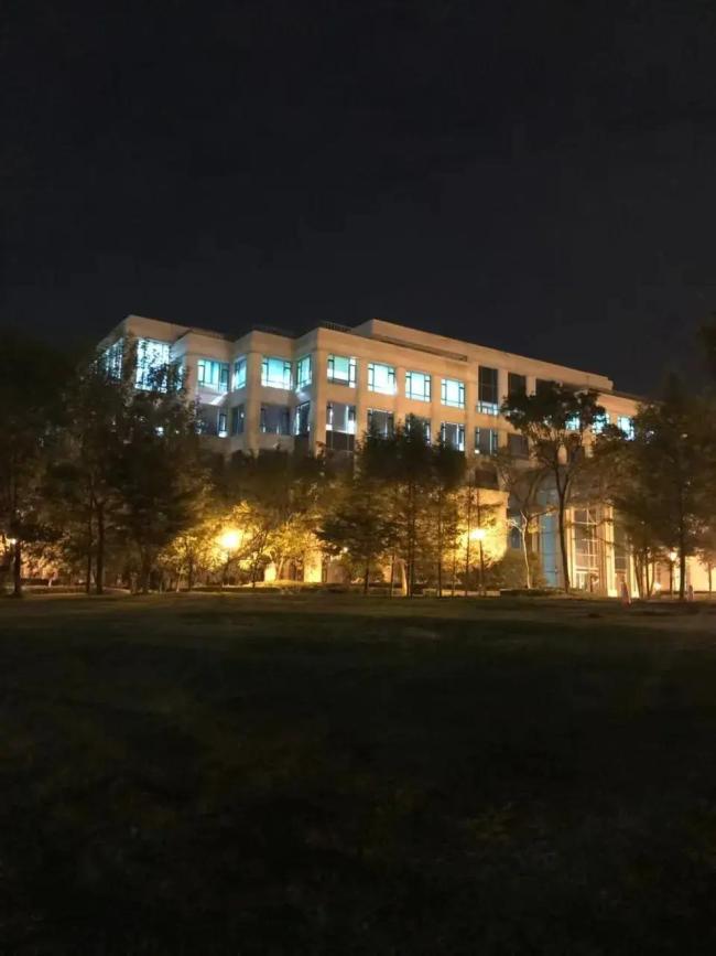 程序员每日往返150公里通勤5小时 为家庭奋斗的坚韧之路