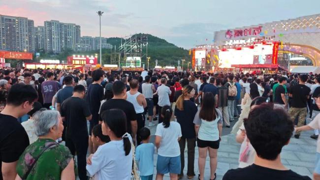58岁朱之文回应出道15年再翻红 质朴与韧劲吸引年轻粉丝