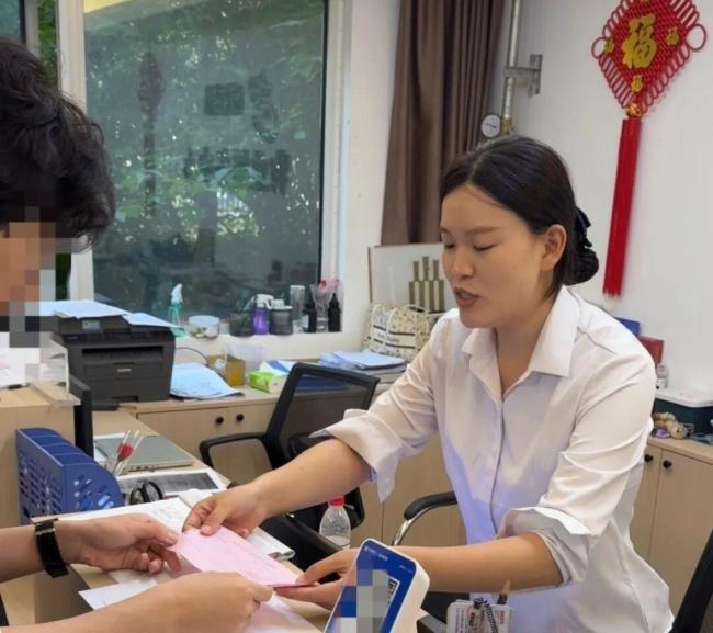 河南一小区:孩子考上985全家免3年物业费 激励学子新举措