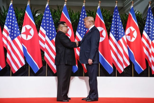 美官员：特朗普寻求今秋与金正恩会晤 示好朝方缩减军演规模