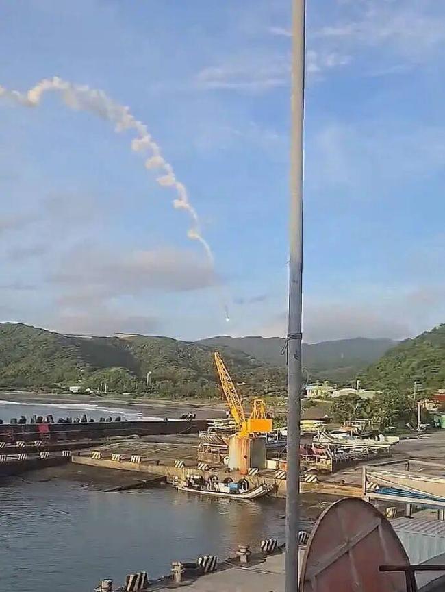 村民称台湾火箭发射失败差点进村 偏离航道引发担忧