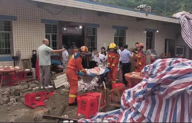 升学宴墙体倒塌主家癌症刚好转
