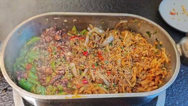 酱料炒进菜里收费3元 调味品单列收费引争议