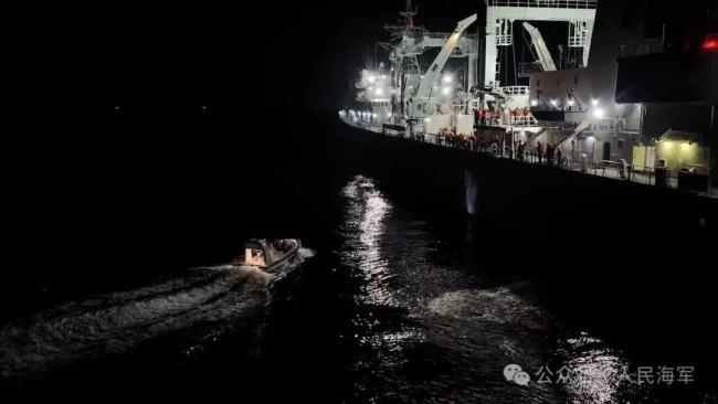 渔民作业时不慎断肢 东部战区救援 3舰1机接力救助