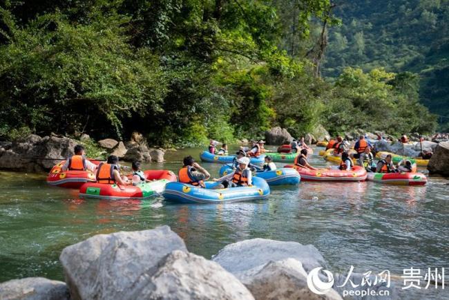 贵州施秉：漂流戏水 尽享清凉