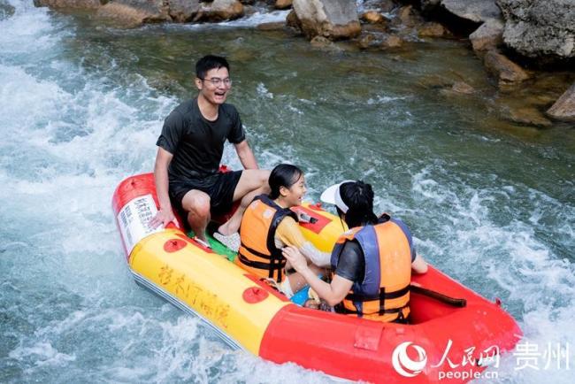 贵州施秉：漂流戏水 尽享清凉
