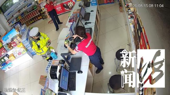 女子突发低血糖 民警救助 及时补充糖分缓解症状