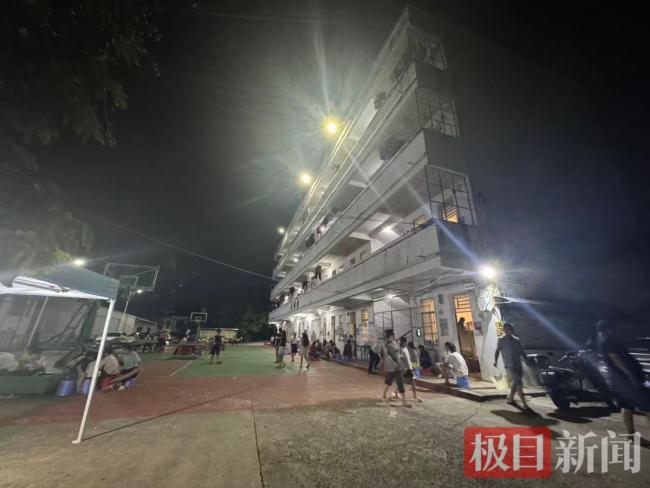 记者实探广西崇左宁明县一中安置点 洪水中的温暖守护