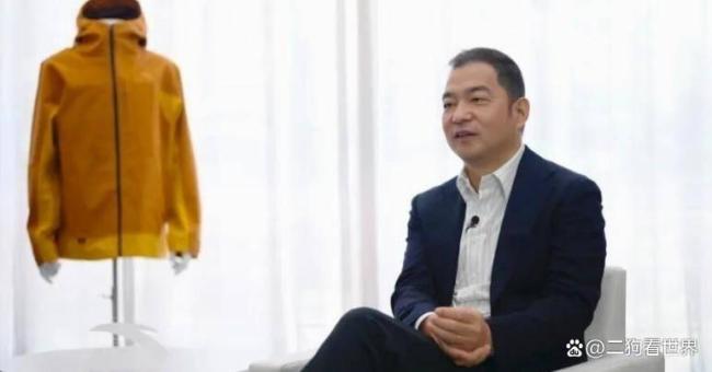 安踏前CEO宣布迁居美国 低调离场引发热议