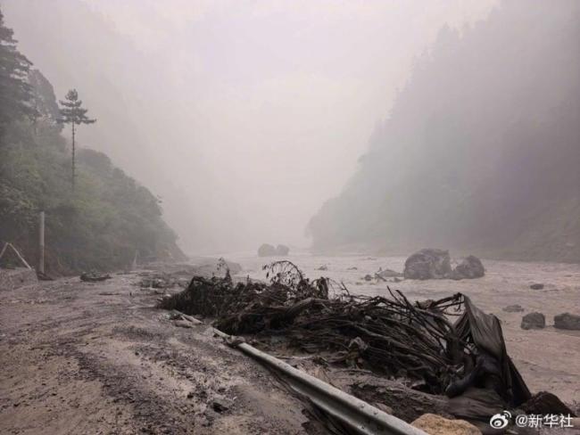 前往吉隆口岸道路禁行7天