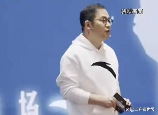 安踏前CEO宣布迁居美国 低调离场引发热议