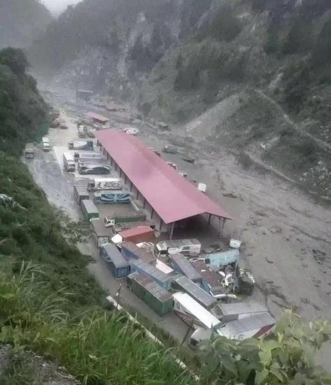 吉隆口岸导游称听到轰隆声以为雪崩