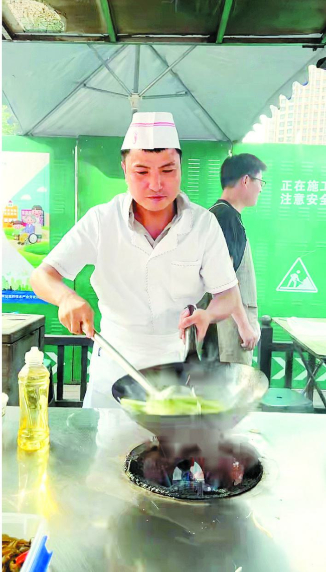 36岁合肥市民模仿沈腾走红