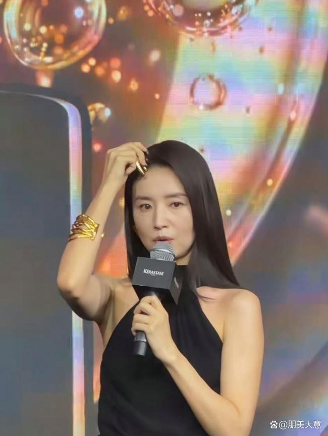 46岁的董洁像吃防腐剂了 自律与和解的心态