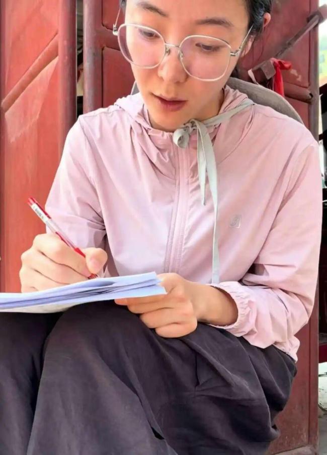 李福贵用杂货铺利润带乡村孩子一日游 乡土本心暖人心