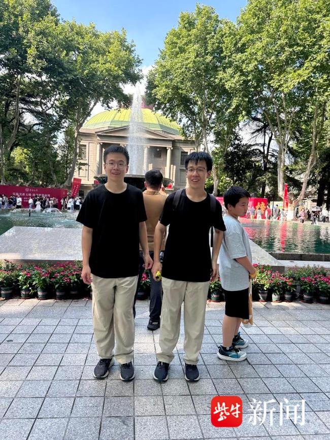 南京三胞胎同时考上名校 工科梦圆家庭希望