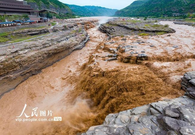 山西吉县：黄河壶口瀑布水量增大