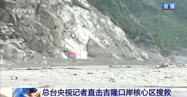 吉隆口岸唯一能看到的建筑 水塔成灾区标志