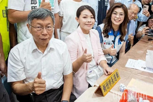郑丽文柯文哲展现蓝白力挺高虹安决心