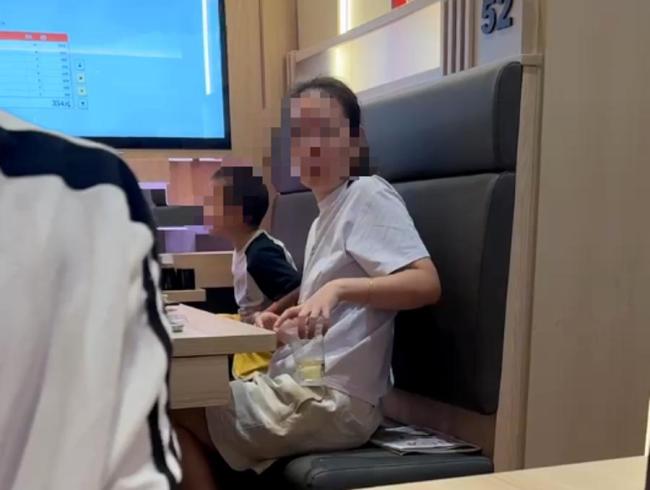 拍下寿司郎儿童小便当事人再发声